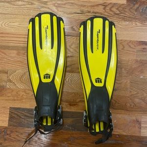 Mares fins for women. Adjustable size.